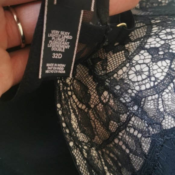 Victoria's Secret lace bra - Picture 4 of 4